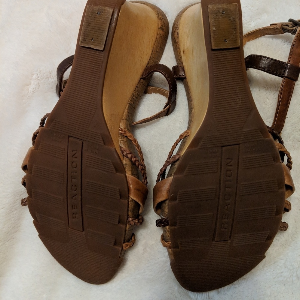 Kenneth Cole Reaction sandals. - Picture 6 of 7